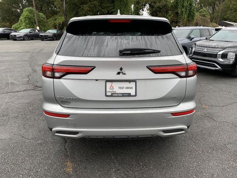 Used 2023 Mitsubishi Outlander SE image 5