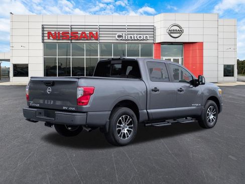 Used 2024 Nissan Titan SV w/ SV Convenience Package AWD/4WD image 3