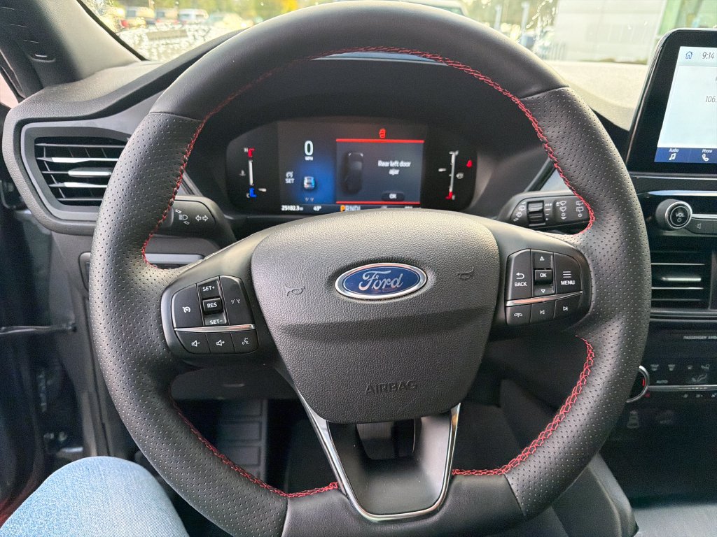Used 2025 Ford Escape ST-Line Select AWD/4WD image 14