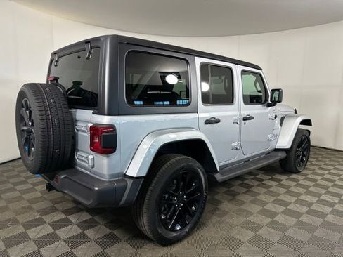 Used 2023 Jeep Wrangler Unlimited Sahara w/ Cold Weather Group AWD/4WD image 3