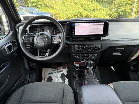 Certified 2024 Jeep Wrangler Unlimited AWD/4WD image 11