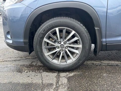 Used 2019 Toyota Highlander XLE image 10