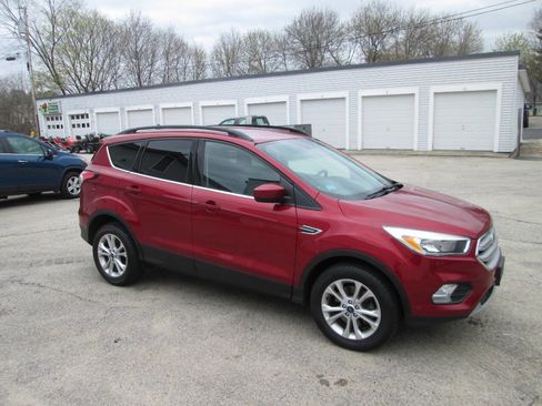 Used 2018 Ford Escape SE w/ SE Sync 3 Package image 4