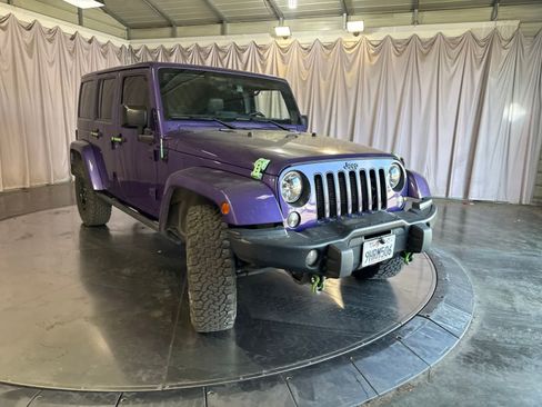 Used 2016 Jeep Wrangler Unlimited Sahara AWD/4WD image 3