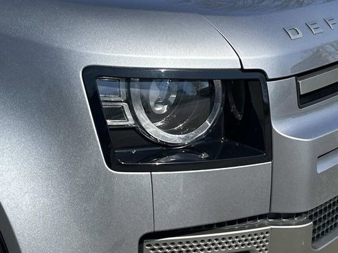 Used 2022 Land Rover Defender 90 X-Dynamic S image 10