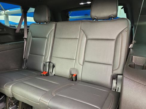 Used 2026 Chevrolet Suburban High Country RWD image 4