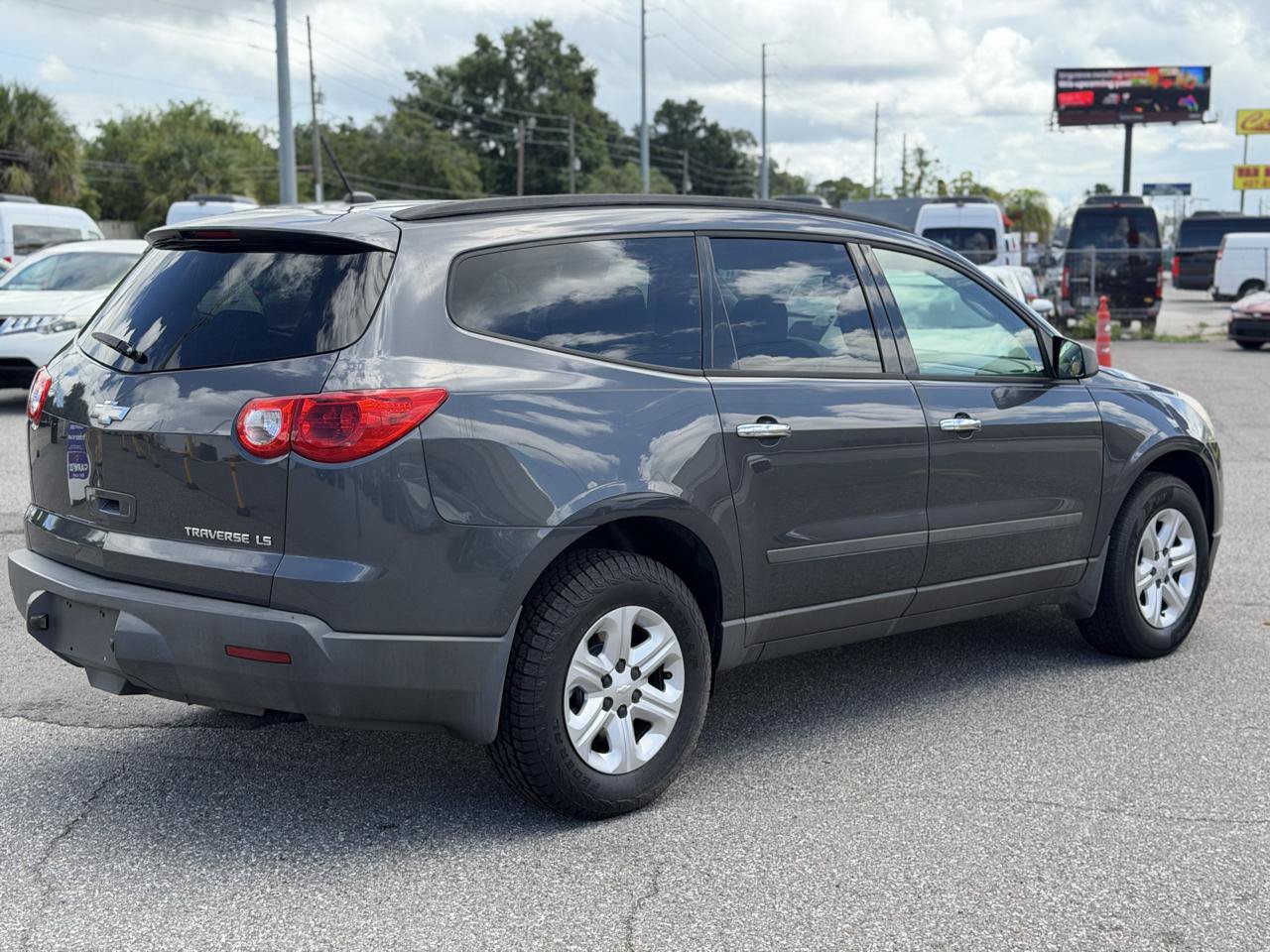 Used 2012 Chevrolet Traverse LS FWD image 4