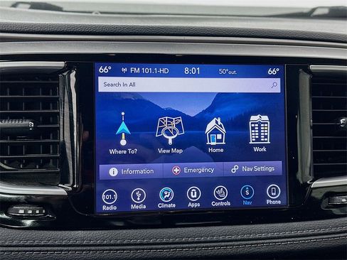 Used 2018 Chrysler Pacifica Limited image 13