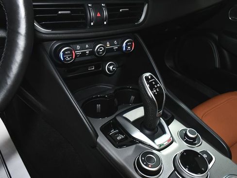 Used 2024 Alfa Romeo Giulia Ti AWD/4WD image 39