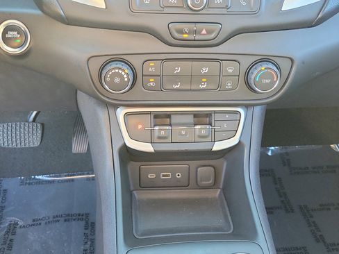 Used 2022 GMC Terrain SLE FWD image 22