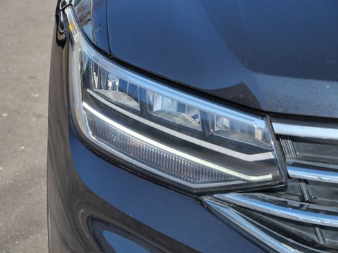 Certified 2024 Volkswagen Tiguan SE w/ Panoramic Sunroof Package FWD image 16