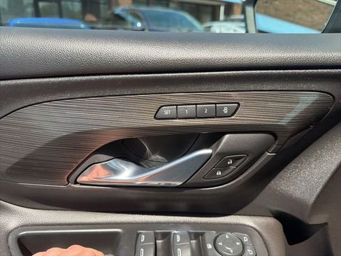 Used 2021 GMC Terrain SLT w/ Infotainment Package II AWD/4WD image 21