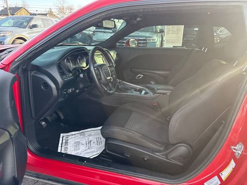 Used 2016 Dodge Challenger SXT w/ Driver Convenience Group image 13