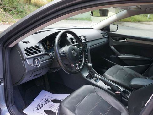 Used 2015 Volkswagen Passat 1.8T SE FWD image 14
