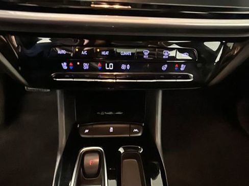 Used 2022 Chevrolet Bolt EUV Premier w/ Launch Edition FWD image 22
