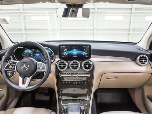Used 2021 Mercedes-Benz GLC 300 image 17