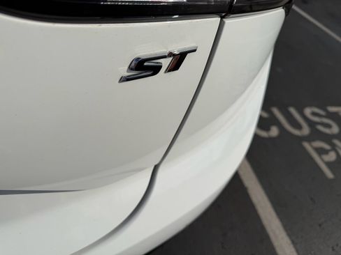 Used 2023 Buick Envision Essence w/ Sport Touring Package image 6