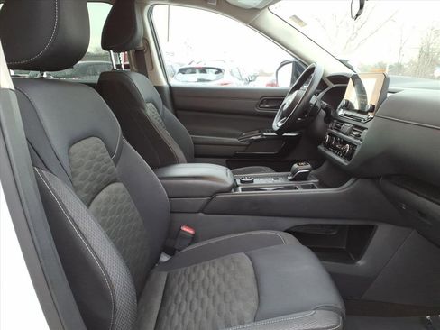 Certified 2024 Nissan Pathfinder S image 5