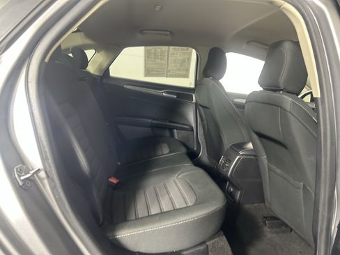 Used 2020 Ford Fusion SE image 38