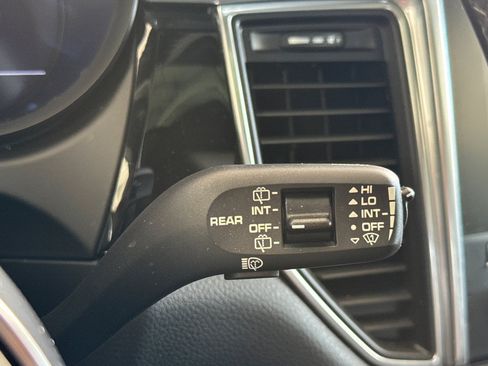 Used 2018 Porsche Macan Sport Edition AWD/4WD image 33