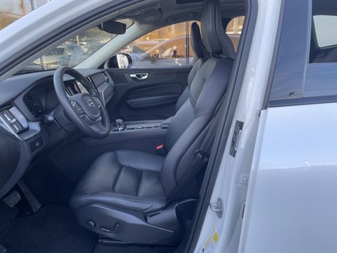 Certified 2025 Volvo XC60 B5 Core AWD/4WD image 7