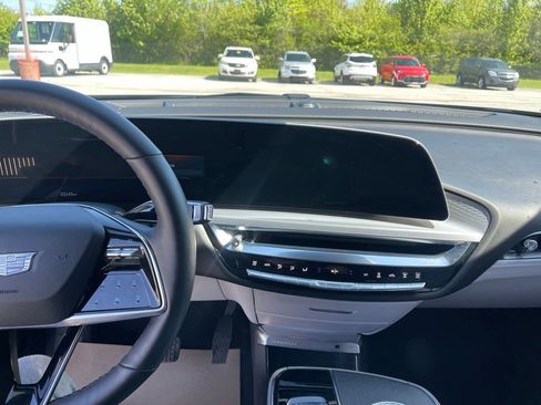 Used 2024 Cadillac Lyriq Sport AWD/4WD image 11