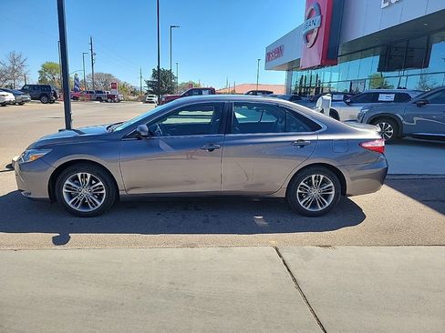 Used 2017 Toyota Camry SE image 4