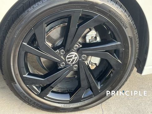 Used 2026 Volkswagen Jetta SE FWD image 4