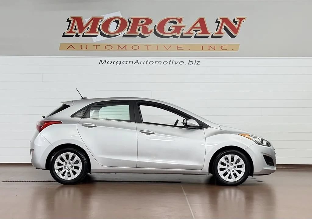 Used 2016 Hyundai Elantra GT FWD image 2