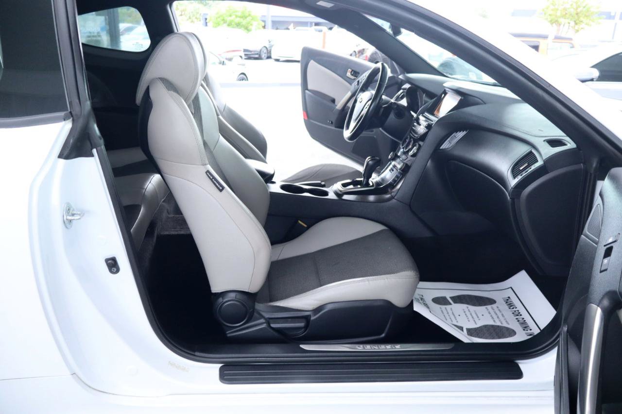 Used 2014 Hyundai Genesis 2.0T RWD image 30