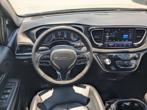 Used 2025 Chrysler Pacifica Select FWD image 26