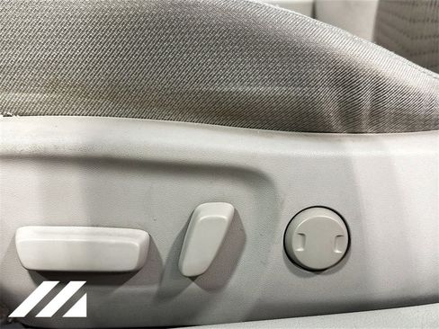 Used 2012 Toyota Camry XLE image 19