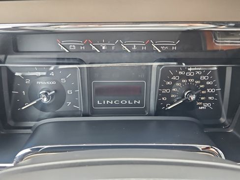 Used 2012 Lincoln Navigator 4WD image 18