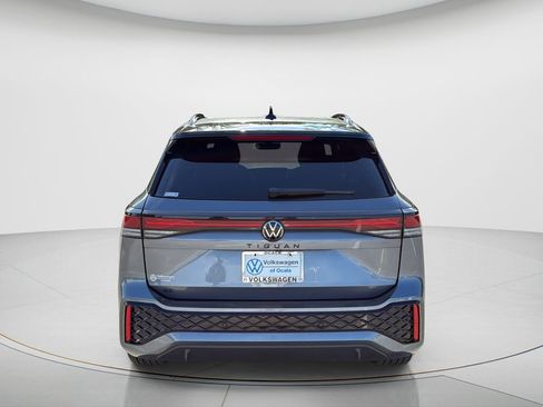 New 2026 Volkswagen Tiguan SE R-Line FWD image 12