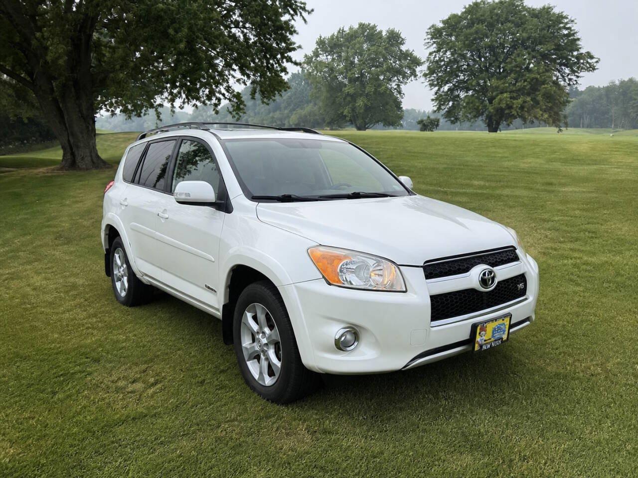Used 2010 Toyota RAV4 Limited w/ Limited Extra Value Pkg AWD/4WD image 2