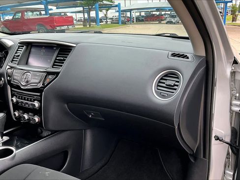 Used 2020 Nissan Pathfinder SV FWD image 19