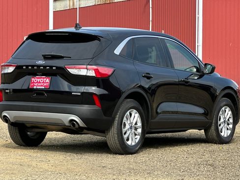 Used 2022 Ford Escape SE image 4