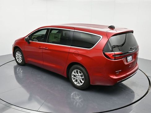 New 2026 Chrysler Pacifica Select image 32