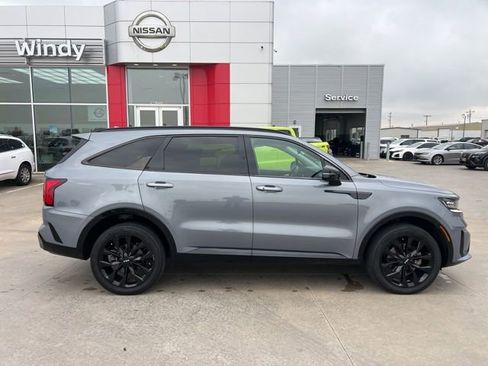 Used 2022 Kia Sorento SX image 8