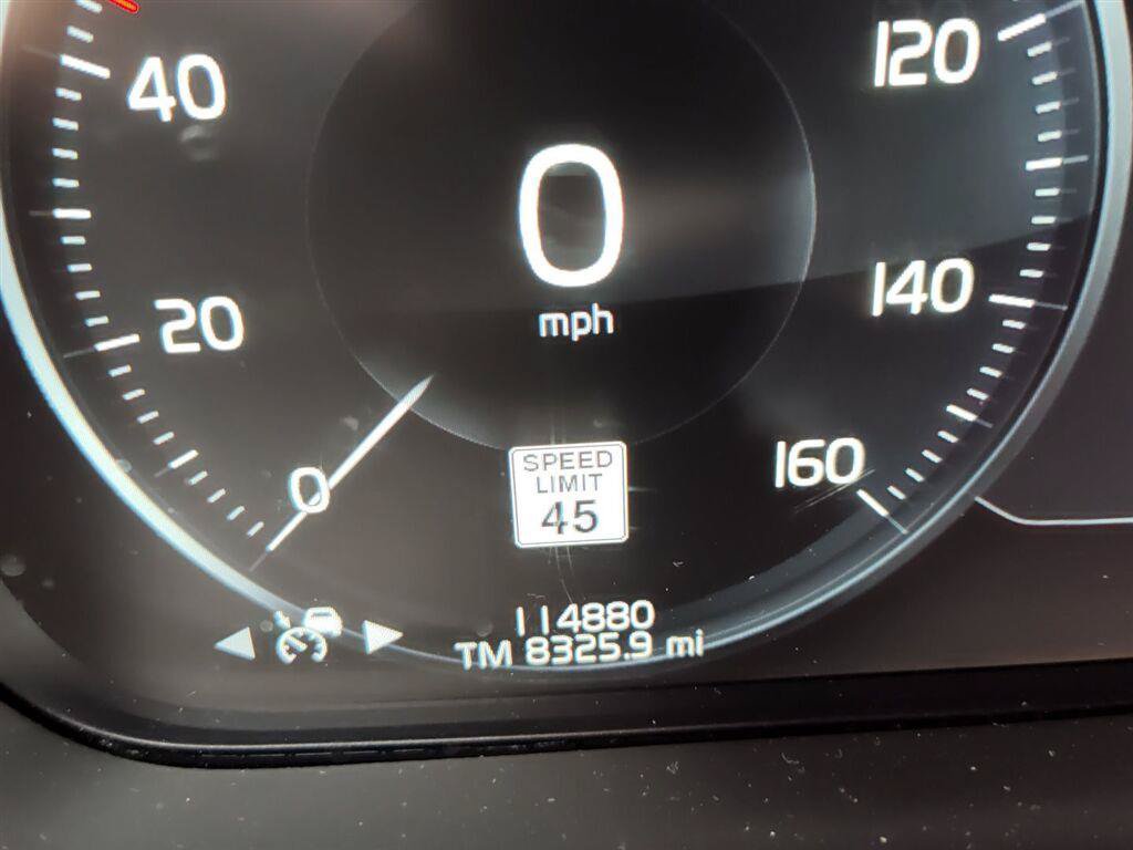 Used 2018 Volvo XC90 T6 Momentum w/ Convenience Package AWD/4WD image 9