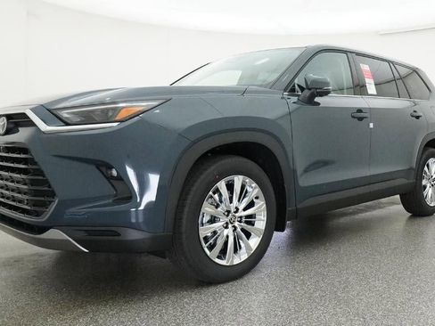 New 2026 Toyota Grand Highlander Platinum image 17
