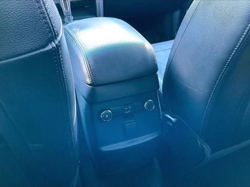 Used 2016 Ford Explorer XLT w/ Equipment Group 202A AWD/4WD image 10