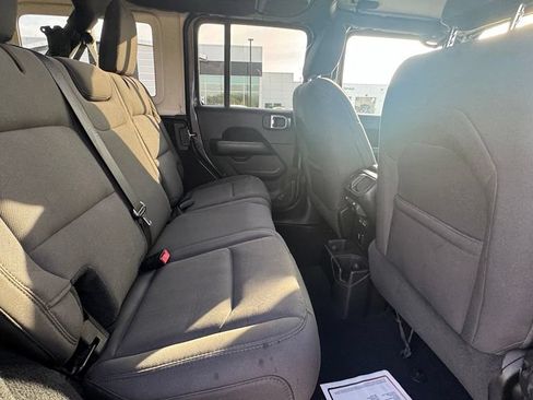 Used 2020 Jeep Wrangler Unlimited Sahara AWD/4WD image 10