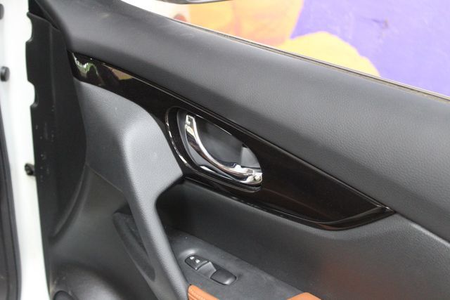 Used 2020 Nissan Rogue SL AWD/4WD image 9
