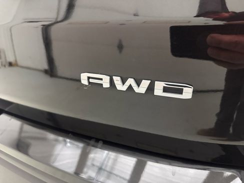 Used 2023 GMC Terrain SLE w/ Driver Convenience Package image 10