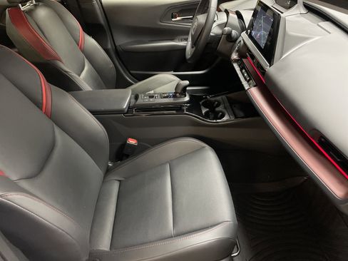 Used 2025 Toyota Prius Plug-In Hybrid FWD image 35