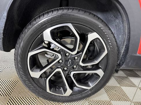 Used 2024 Chevrolet Trax RS w/ Sunroof Package FWD image 34