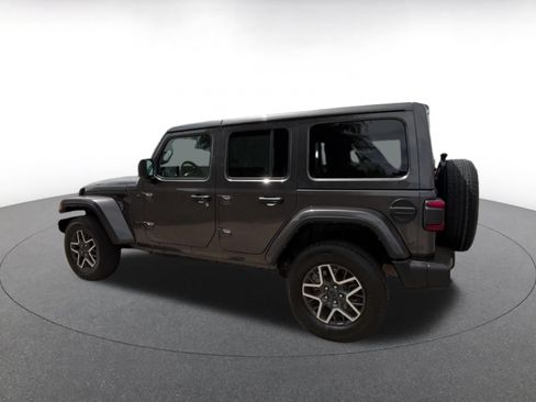 Used 2025 Jeep Wrangler Unlimited Sahara AWD/4WD image 10