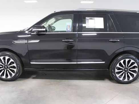 Used 2023 Lincoln Navigator Reserve image 6