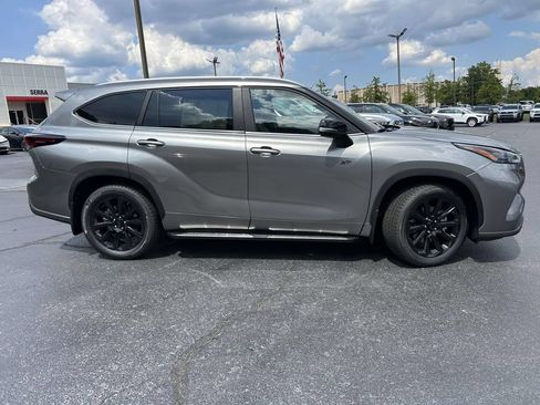 New 2026 Toyota Highlander XLE AWD/4WD image 2